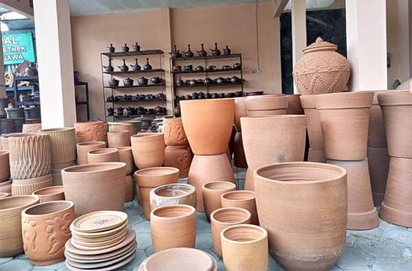 Industri Barang Tanah Liat Keramik dan Porselen Lainnya Bukan Bahan Bangunan di Indonesia