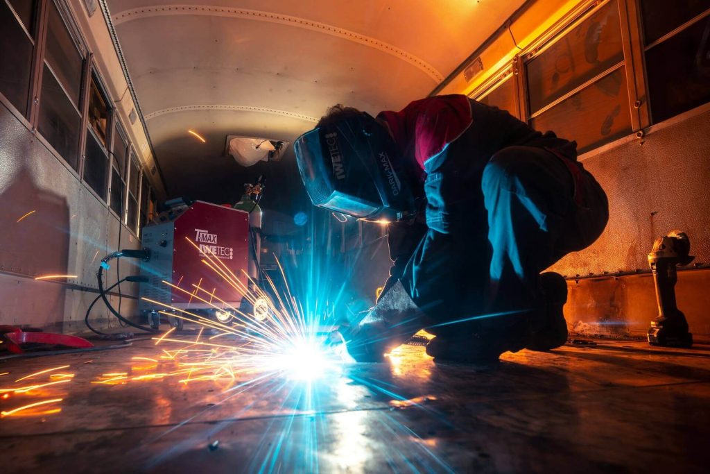 Industri Mesin dan Perkakas Mesin untuk Pengelasan yang Menggunakan Arus Listrik di Indonesia (1)